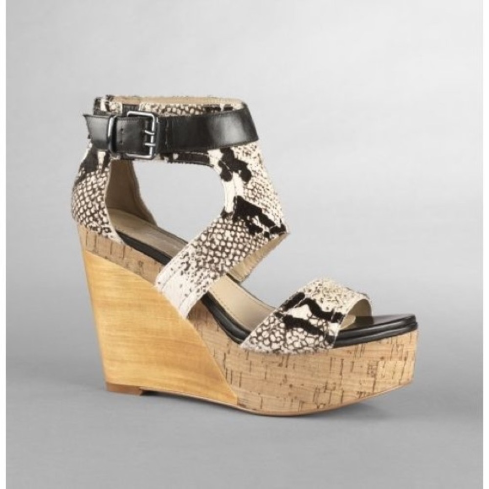 KENNETH COLE Field Me Out Leather wedge.